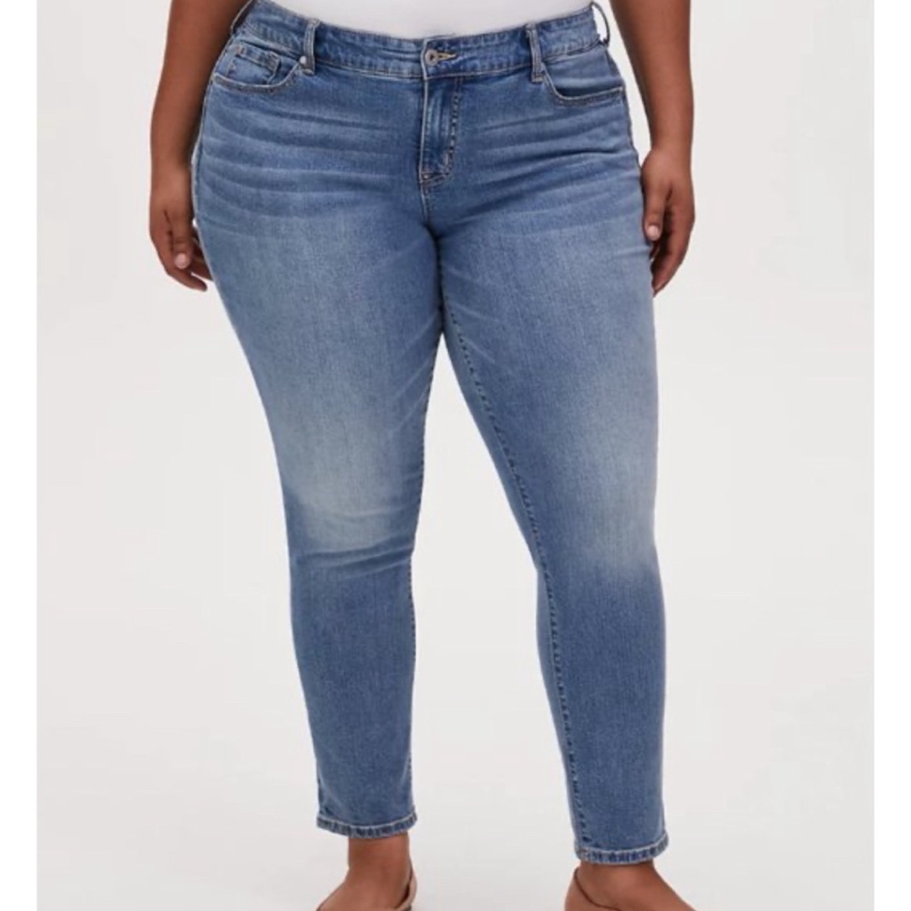 Torrid Boyfriend Straight Jean Vintage Stretch Light Wash 14 Short
